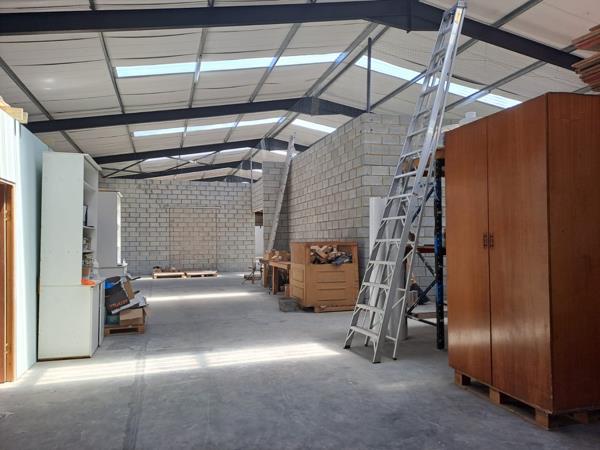 300  m² Commercial space