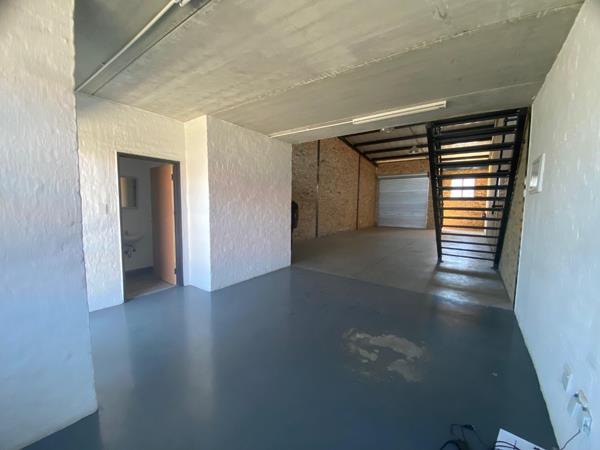 140  m² Commercial space