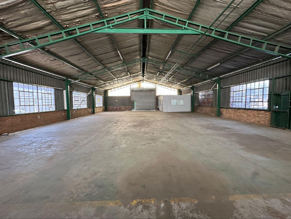 590  m² Commercial space