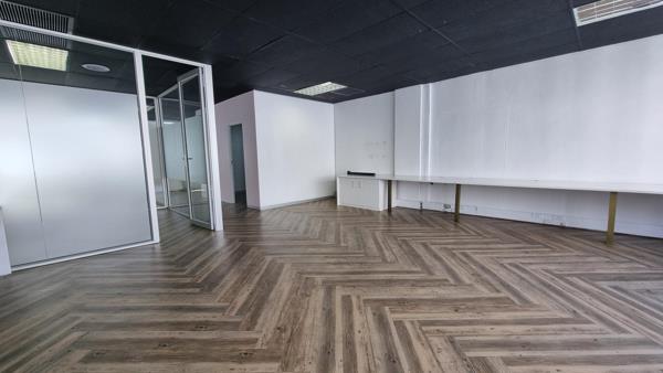 114  m² Commercial space