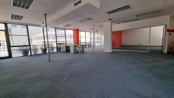 225  m² Commercial space