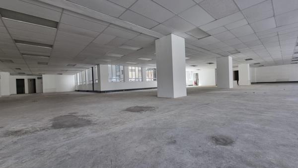 738  m² Commercial space