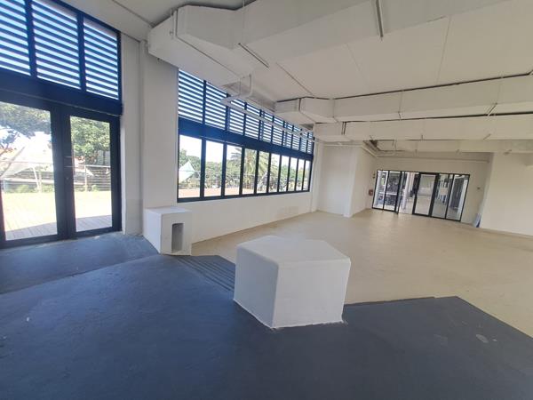 210  m² Commercial space