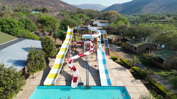 104 000  m² Commercial space