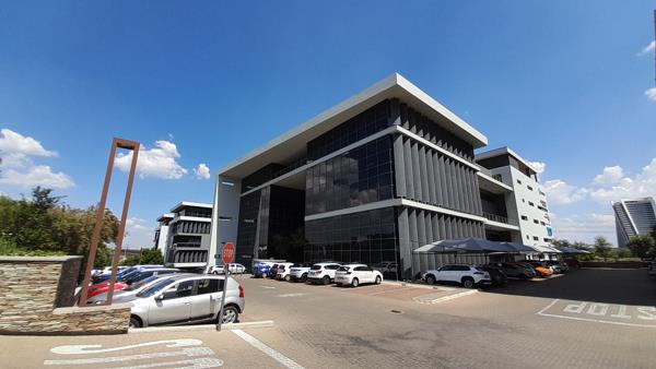 1 566  m² Commercial space