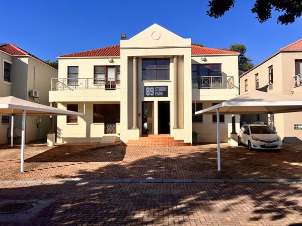 353  m² Commercial space