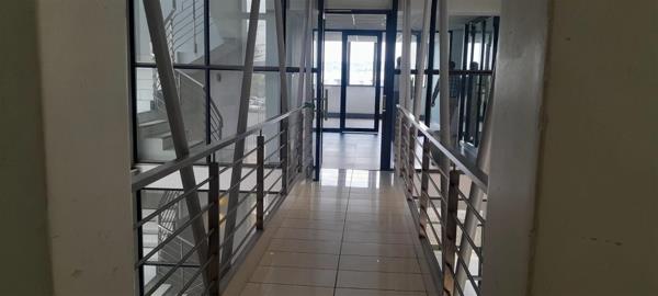 711  m² Commercial space