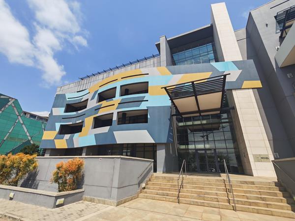 93  m² Commercial space