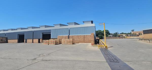 1 800  m² Industrial space