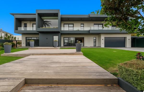 5 Bedroom House