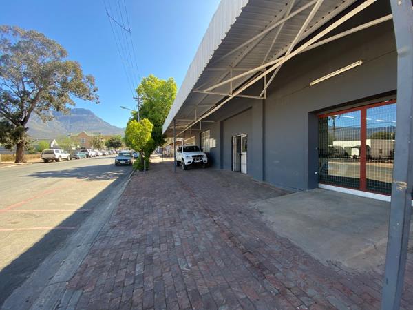 613  m² Commercial space