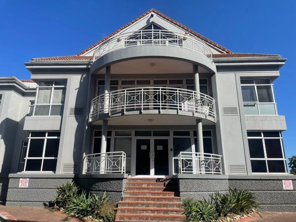 352  m² Office Space