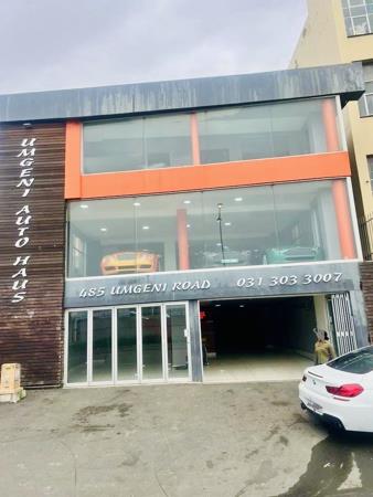 210  m² Commercial space