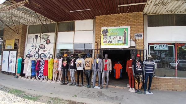 782  m² Commercial space