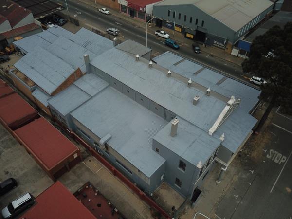 2 100  m² Commercial space