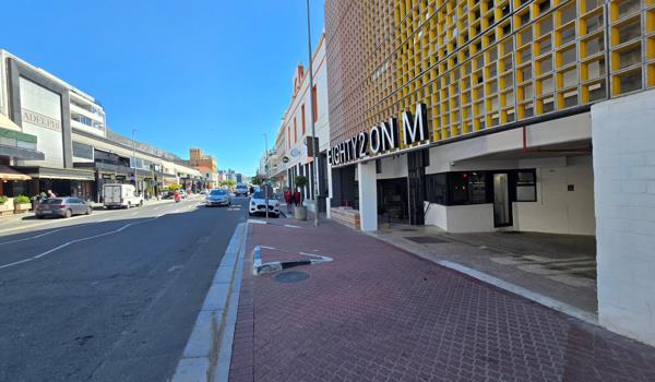 194  m² Commercial space