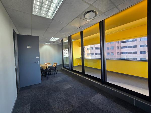 984  m² Commercial space