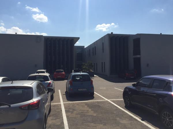 466  m² Commercial space