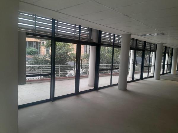 566  m² Commercial space