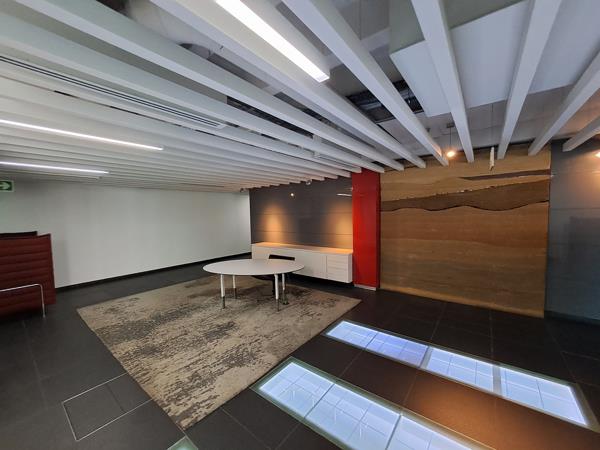 599  m² Commercial space