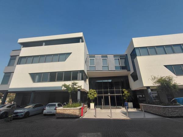 899 m² Commercial space