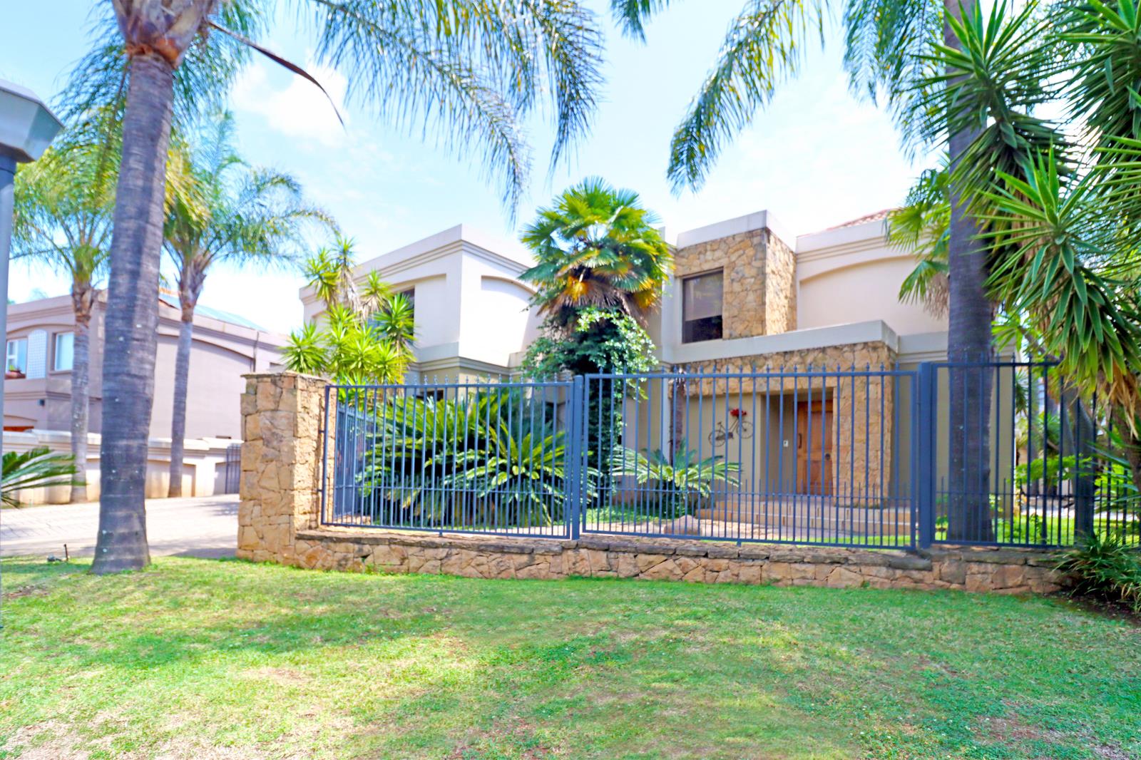 House in Centurion Golf Estate - More