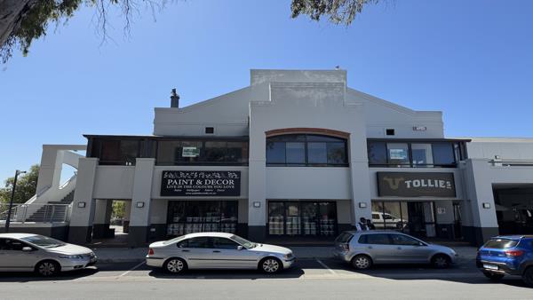 589  m² Commercial space