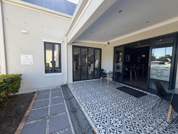 165  m² Commercial space