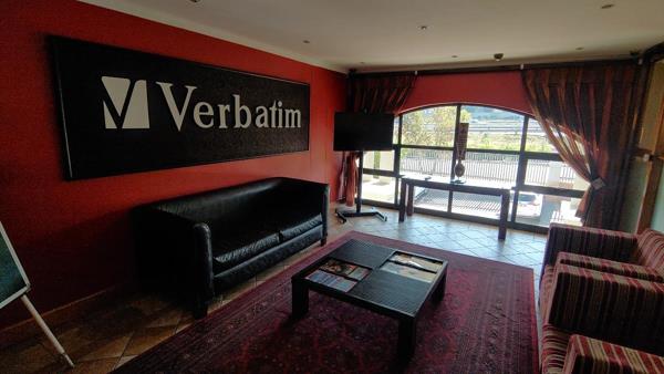 383  m² Commercial space