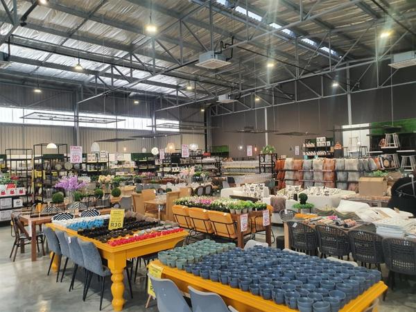 1 550  m² Commercial space