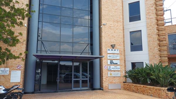 196  m² Commercial space