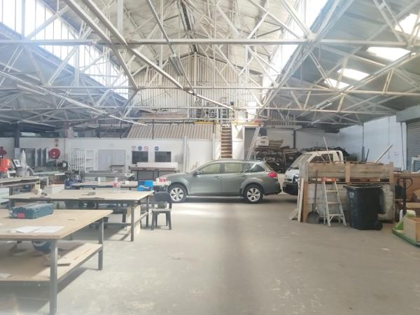 961  m² Industrial space