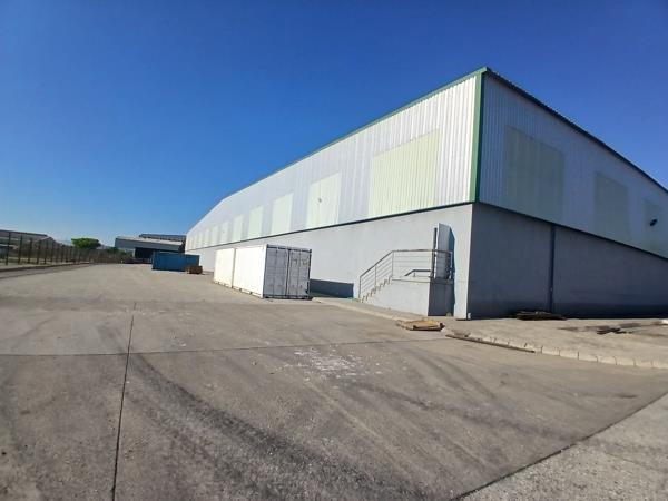 10 000  m² Industrial space