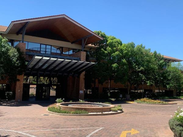 584 m² Office Space