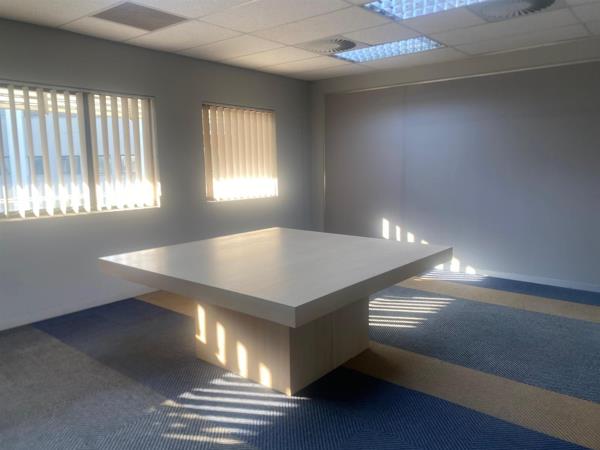 153  m² Commercial space