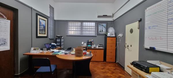 1 500  m² Commercial space