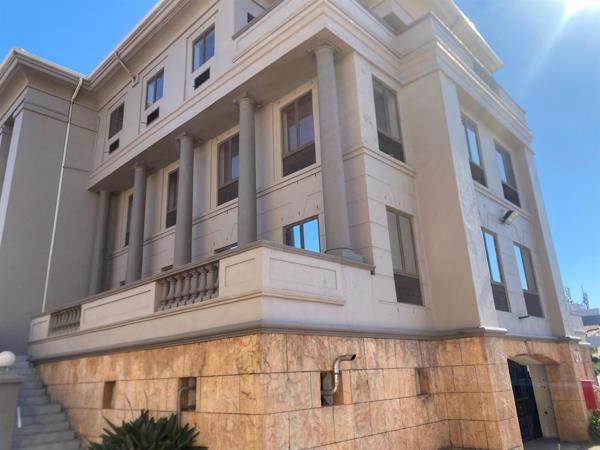 498  m² Office Space