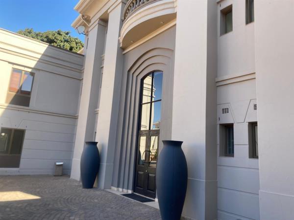 298  m² Office Space