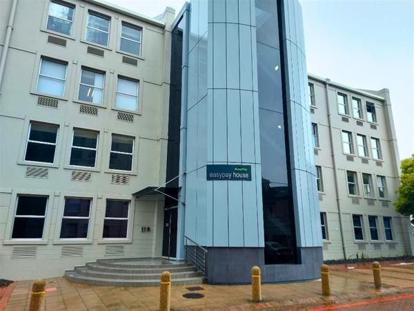 1 715  m² Commercial space