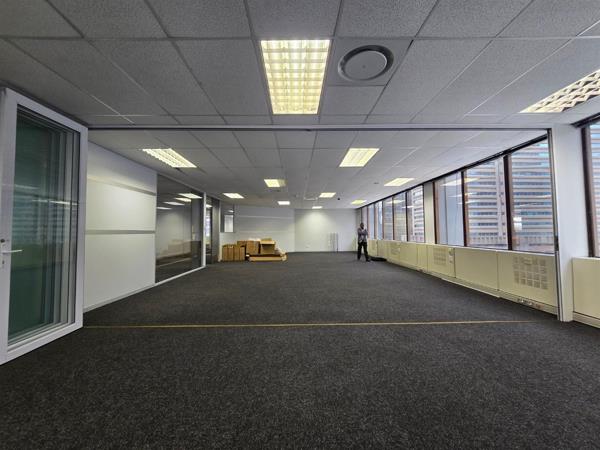 1 215  m² Office Space