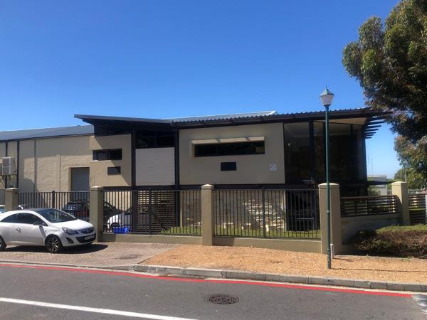 718  m² Industrial space