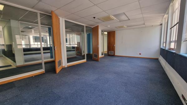 233  m² Commercial space