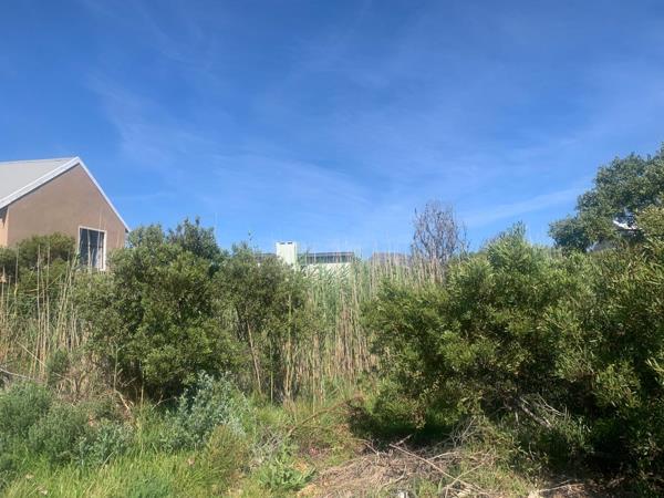 600 m² Land