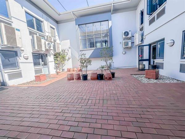 1 042  m² Office Space