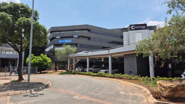 890 m² Commercial space