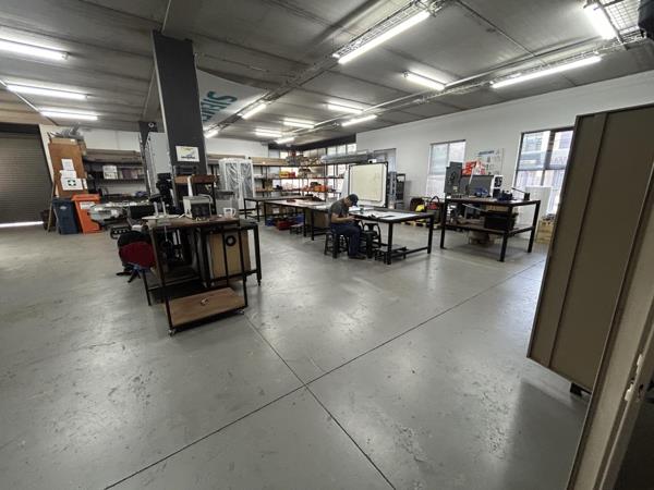 483  m² Industrial space