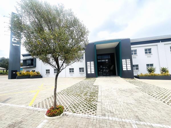 586  m² Commercial space