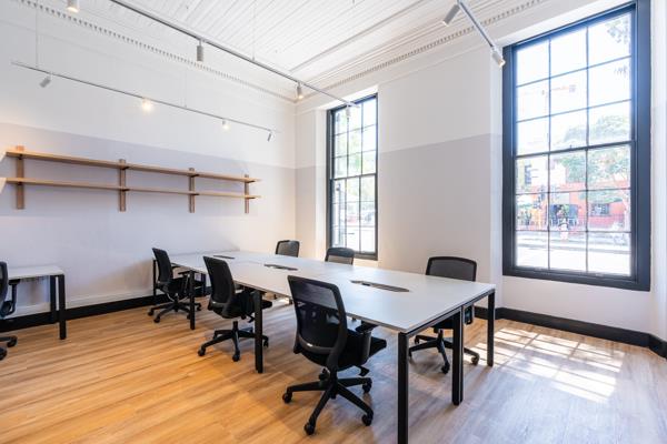 1 142  m² Office Space