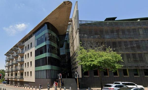 952  m² Commercial space