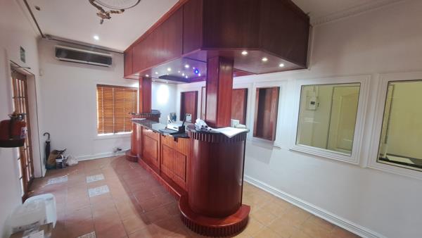 144  m² Commercial space